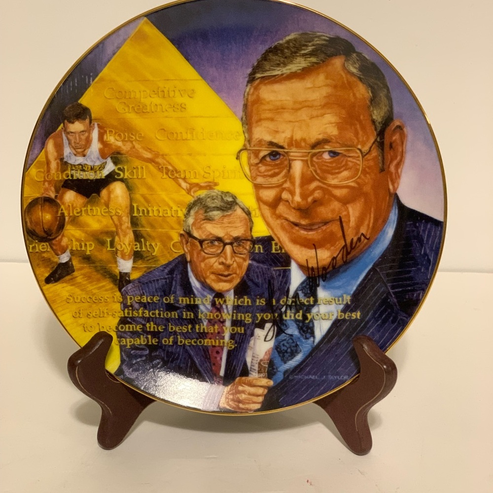 John Wooden Autographed Signed 1989 Gartlan Plate UCLA Bruins # 616